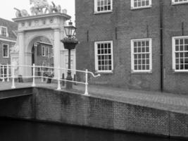 a cidade de leiden na holanda foto