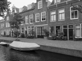 a cidade de leiden na holanda foto