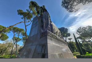 monumento do rei umberto i em roma, itália, 2020 foto