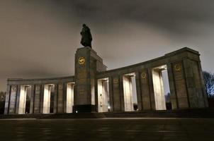memorial de guerra soviético em berlim tiergarten, 2022 foto