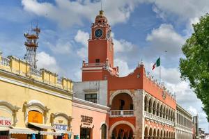 merida, méxico, fachada da prefeitura de merida, yucatan, méxico. foto