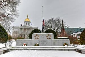 Concord, New Hampshire War Memorial em frente à New Hampshire State House. foto