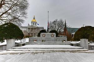 Concord, New Hampshire War Memorial em frente à New Hampshire State House. foto