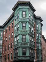 cobre tripartite, bay windows no bairro de extremidade norte de boston, massachusetts. foto