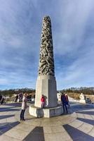oslo, noruega - 28 de fevereiro de 2016 - escultura no parque vigeland. é o maior parque de esculturas do mundo feito por um único artista e uma das atrações turísticas mais populares da noruega. foto
