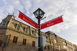 rua notre dame - montreal foto