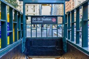 Entrada do metrô da estação de rua 86 no Upper West Side da cidade de Nova York. foto