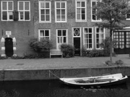 a cidade de leiden na holanda foto