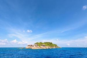 ko ha é uma pequena ilha em mu ko similan, tailândia foto