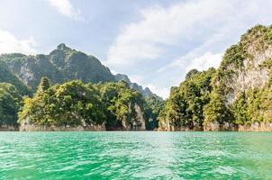 bela ilha e lago verde guilin da tailândia foto