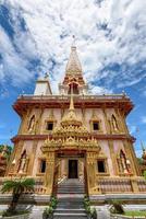 wat chalong ou templo wat chaitaram foto