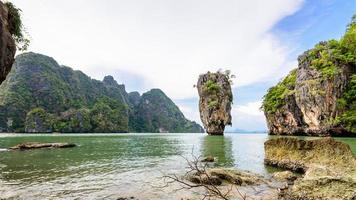 paisagem khao tapu ou ilha de James Bond foto