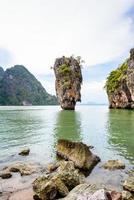 paisagem khao tapu ou ilha de James Bond foto