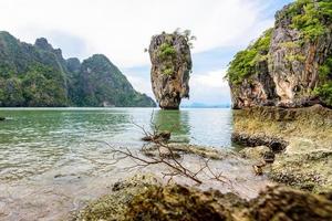 paisagem khao tapu ou ilha de James Bond foto