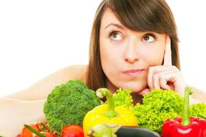 mulher com comida saudável foto