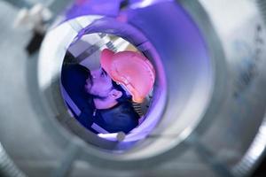 retrato de um engenheiro de equipamento pesado de uma grande indústria foto