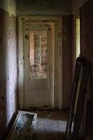 sala de estar abandonada foto