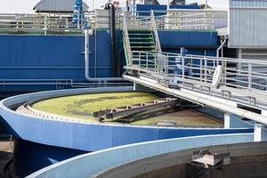 lagoas de tratamento de águas residuais de plantas industriais foto