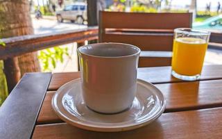 xícara de café preto americano no restaurante méxico. foto