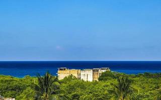 vista panorâmica do oceano e da praia do caribe da paisagem urbana playa del carmen. foto