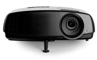 projetor multimídia preto azul sobre fundo branco foto