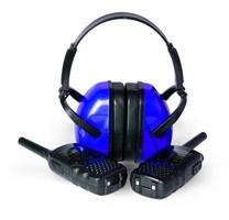 duas antenas walkie-talkie pretas protetores de ouvido azuis, isolados no fundo branco foto