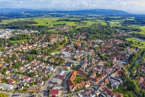 vista aérea do drone para a antiga cidade histórica medieval foto