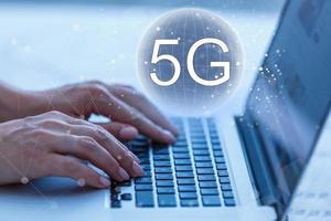 Conceito de tecnologia móvel 5g - alta velocidade de internet foto