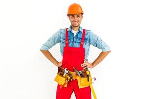 vista traseira do trabalhador da construção civil masculino com cabelo preto curto em uniforme isolado foto