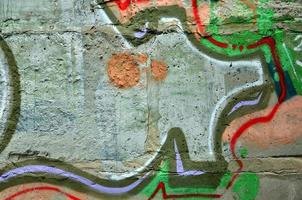 arte sob o solo. belo estilo de grafite de arte de rua. a parede é decorada com pintura de casa de desenhos abstratos. cultura urbana icônica moderna da juventude de rua. imagem elegante abstrata na parede foto