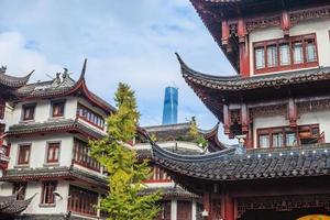 tiro de seu jardim em xangai com edifícios históricos foto