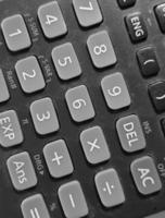 close-up da foto dos botões da calculadora científica.