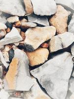 rochas quebradas fotografadas de perto para que todas as molduras sejam preenchidas com elas. é adequado para fundos foto