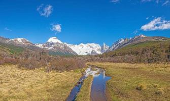 vista do cerro torre na parte argentina da patagônia foto