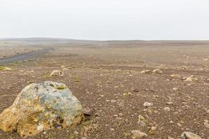 vista sobre a área geotérmica de hverir na islândia durante o dia foto