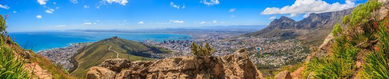 cidade do cabo e montanha da mesa de cima da cabeça dos leões foto