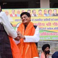 nova delhi, índia - 27 de novembro de 2022 - ministro do gabinete piyush goyal e membro central do partido bharatiya janata bjp durante uma manifestação em apoio ao candidato do bjp antes das eleições locais do mcd 2022 foto