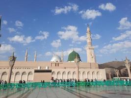 bela vista diurna de masjid al nabawi, medina, arábia saudita. foto