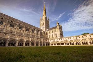 catedral de norwich em norfolk, inglaterra. foto