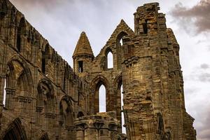 abadia gótica de whitby, inglaterra. foto