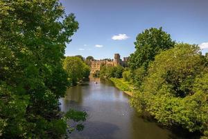 castelo épico de warwick, inglaterra. foto