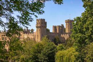 castelo épico de warwick, inglaterra. foto