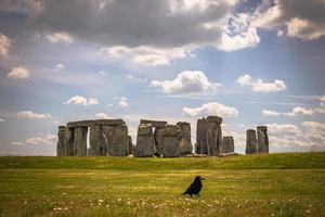 antigas ruínas do local druida de stonehenge na planície de salisbury, inglaterra. foto