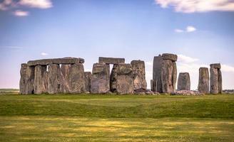 antigas ruínas do local druida de stonehenge na planície de salisbury, inglaterra. foto