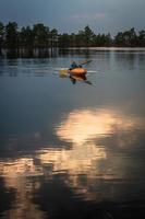 lago pântano na primavera foto