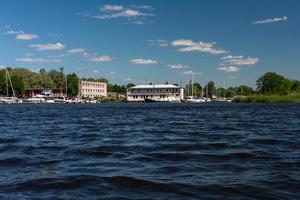 vistas dos arredores de riga de daugava foto