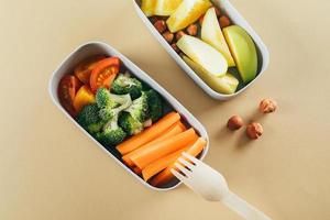 lancheiras com legumes e frutas. delicioso conceito de comida equilibrada. conceito de vida saudável.