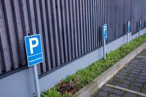 placa de estacionamento na rua foto