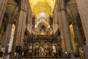 dentro da catedral de sevilha foto