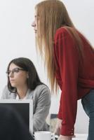 pessoas de negócios trabalhando na sala de conferências foto